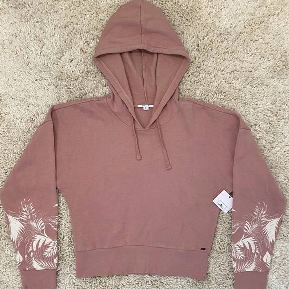 O'Neill Tops - O’Neill Crop Sweater 🌺